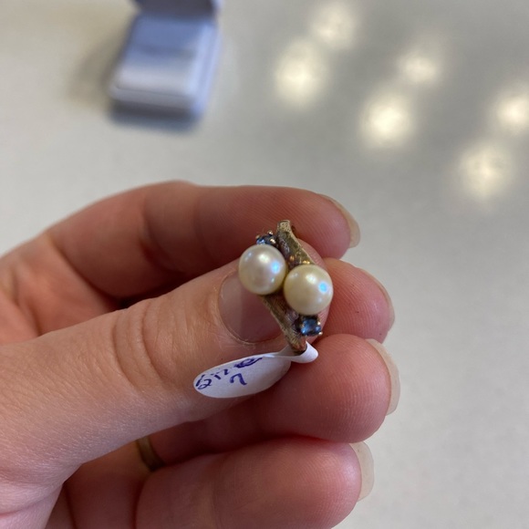 Vintage Double Pearl and Topaz 10k Ring - Size 7 - Picture 4 of 6